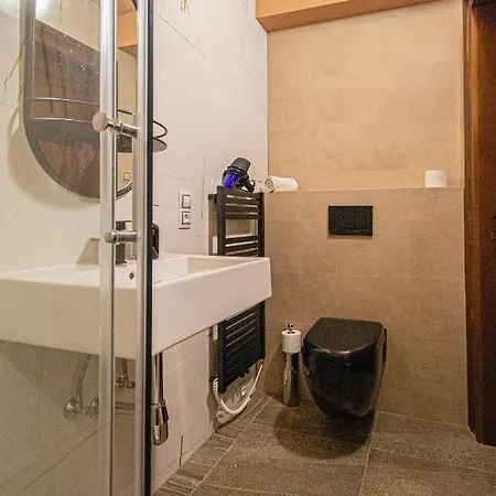 Modern And Spacious In Center Praga