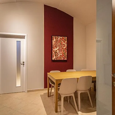 Modern And Spacious In Center Praga