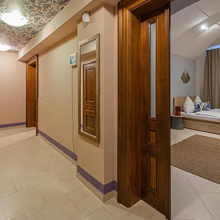 Modern And Spacious In Center Praga