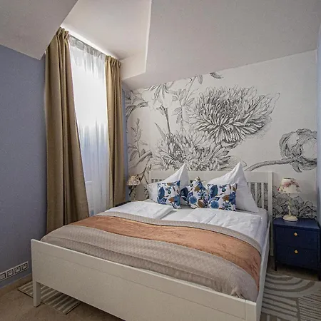 Modern And Spacious In Center Praga
