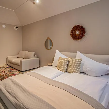 Modern And Spacious In Center *