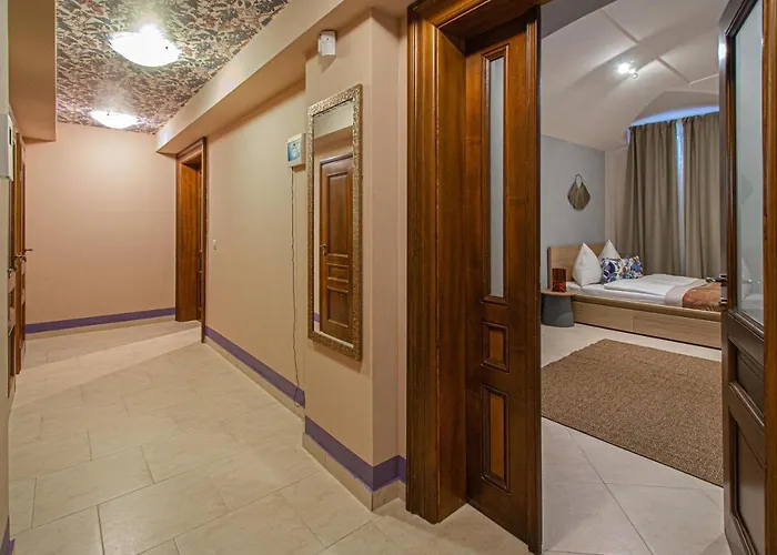 Modern And Spacious In Center Praga