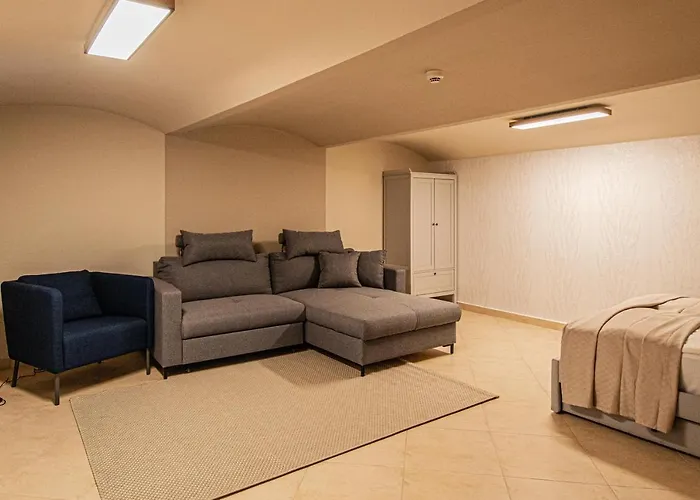 Modern And Spacious In Center Praga