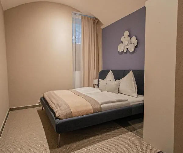 Modern And Spacious In Center Praga