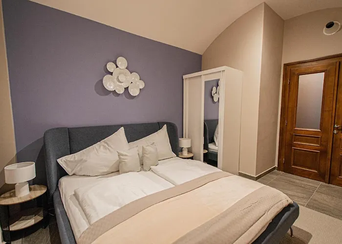 Modern And Spacious In Center Praga