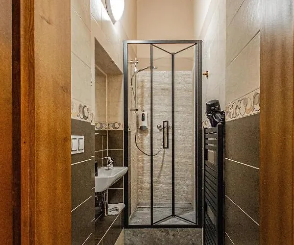 Modern And Spacious In Center * Praga