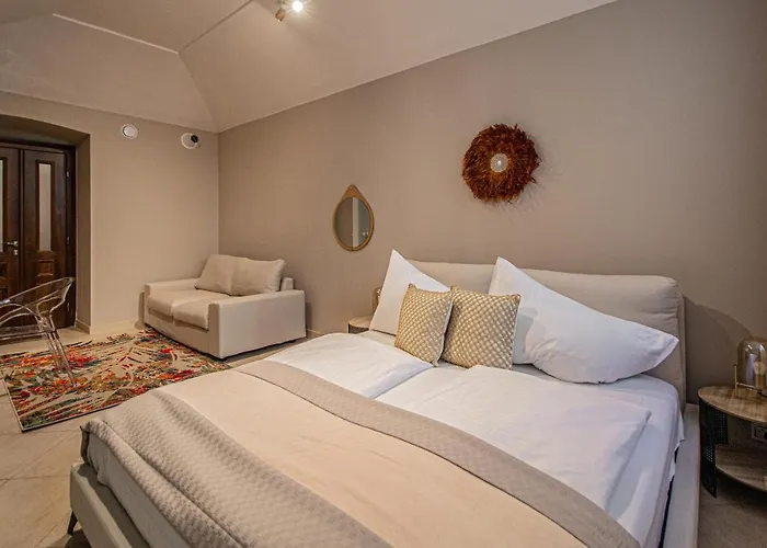 Modern And Spacious In Center *