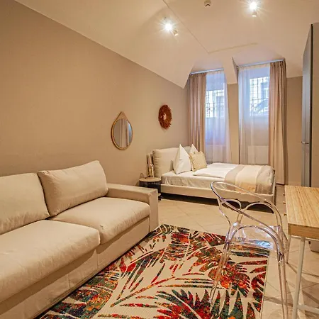 Modern And Spacious In Center アパート *